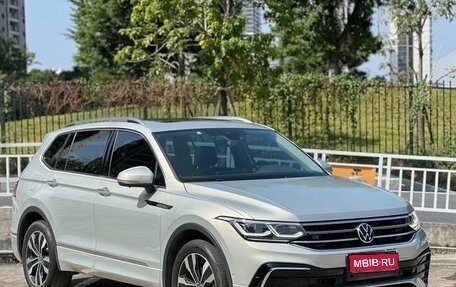 Volkswagen Tiguan II, 2021 год, 2 980 800 рублей, 1 фотография