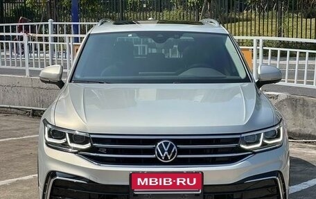 Volkswagen Tiguan II, 2021 год, 2 980 800 рублей, 4 фотография