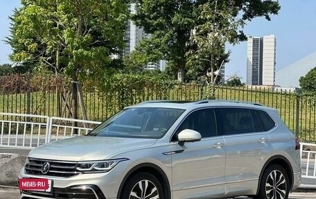 Volkswagen Tiguan II, 2021 год, 2 980 800 рублей, 5 фотография