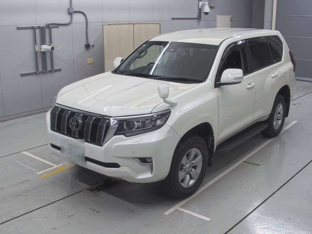 Toyota Land Cruiser Prado 150 рестайлинг 2, 2020 год, 4 150 000 рублей, 2 фотография