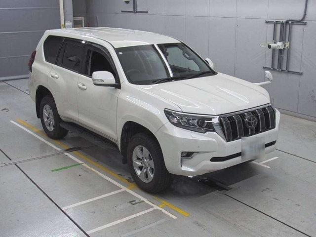 Toyota Land Cruiser Prado 150 рестайлинг 2, 2020 год, 4 150 000 рублей, 1 фотография