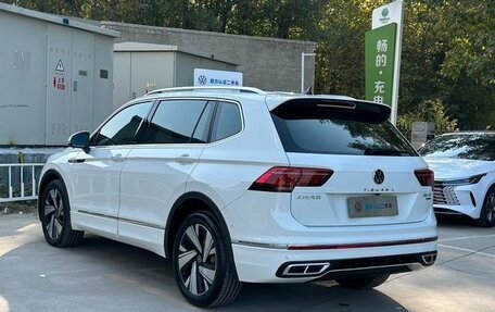 Volkswagen Tiguan II, 2022 год, 2 850 000 рублей, 4 фотография