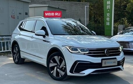 Volkswagen Tiguan II, 2022 год, 2 850 000 рублей, 3 фотография