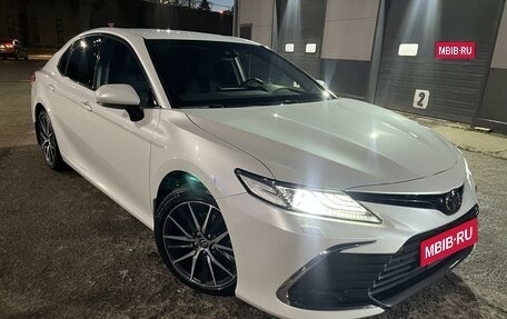 Toyota Camry, 2021 год, 3 700 000 рублей, 2 фотография