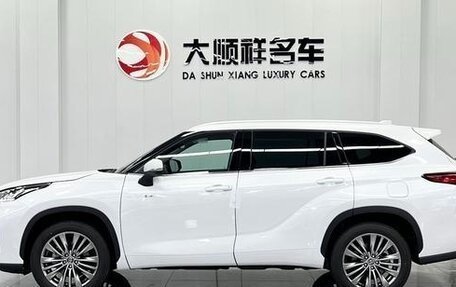 Toyota Highlander, 2024 год, 6 055 000 рублей, 4 фотография