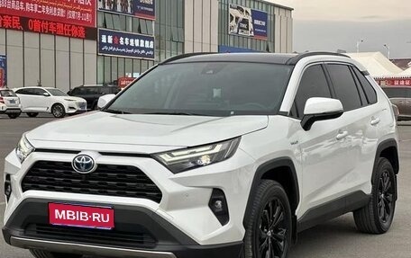 Toyota RAV4, 2024 год, 4 110 000 рублей, 1 фотография