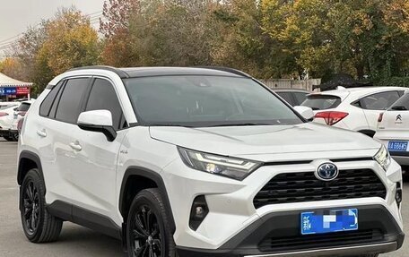 Toyota RAV4, 2024 год, 4 110 000 рублей, 3 фотография