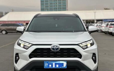 Toyota RAV4, 2024 год, 4 110 000 рублей, 2 фотография