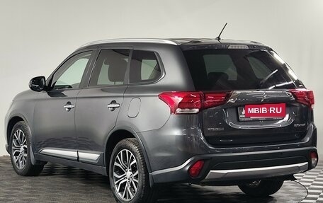 Mitsubishi Outlander III рестайлинг 3, 2015 год, 1 975 000 рублей, 6 фотография