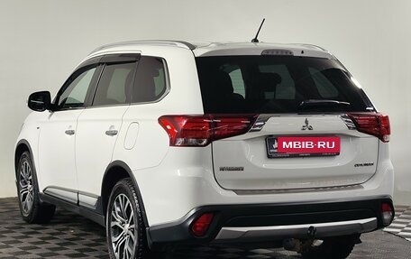 Mitsubishi Outlander III рестайлинг 3, 2015 год, 2 529 000 рублей, 5 фотография