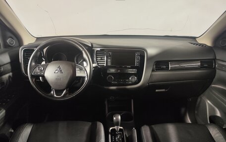 Mitsubishi Outlander III рестайлинг 3, 2015 год, 2 529 000 рублей, 11 фотография