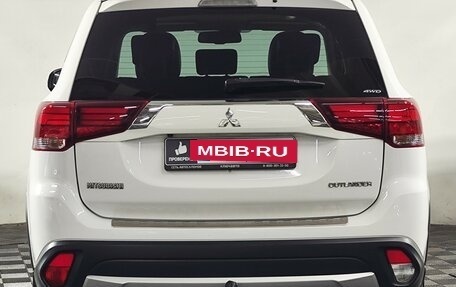 Mitsubishi Outlander III рестайлинг 3, 2015 год, 2 529 000 рублей, 6 фотография