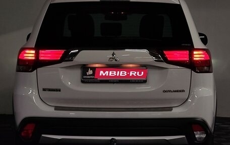 Mitsubishi Outlander III рестайлинг 3, 2015 год, 2 529 000 рублей, 34 фотография