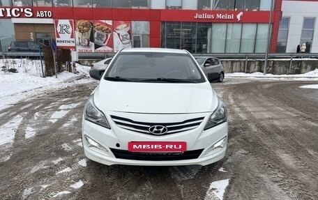 Hyundai Solaris II рестайлинг, 2015 год, 900 000 рублей, 2 фотография