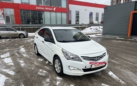 Hyundai Solaris II рестайлинг, 2015 год, 900 000 рублей, 3 фотография