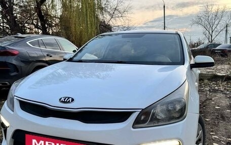 KIA Rio IV, 2018 год, 1 290 000 рублей, 2 фотография