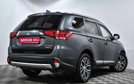 Mitsubishi Outlander III рестайлинг 3, 2017 год, 2 000 000 рублей, 4 фотография