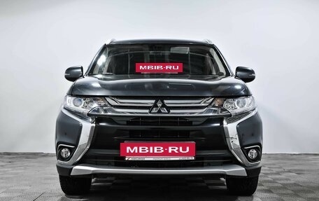 Mitsubishi Outlander III рестайлинг 3, 2017 год, 2 000 000 рублей, 2 фотография