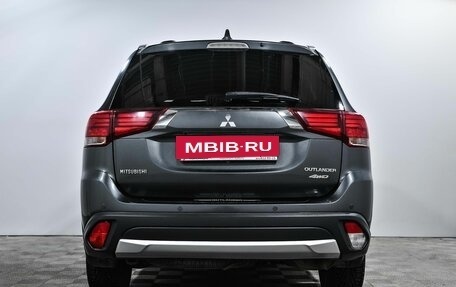 Mitsubishi Outlander III рестайлинг 3, 2017 год, 2 000 000 рублей, 5 фотография