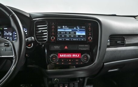 Mitsubishi Outlander III рестайлинг 3, 2017 год, 2 000 000 рублей, 11 фотография