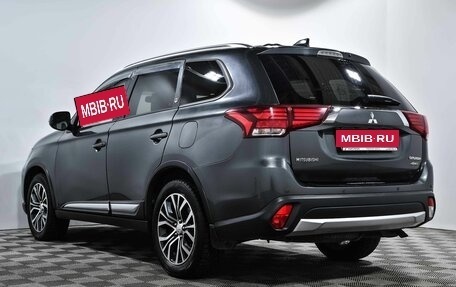 Mitsubishi Outlander III рестайлинг 3, 2017 год, 2 000 000 рублей, 6 фотография