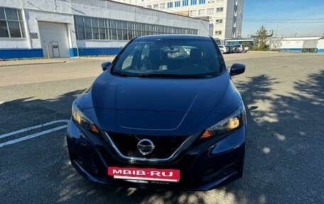 Nissan Leaf II, 2018 год, 1 800 000 рублей, 2 фотография