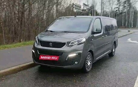 Peugeot Traveller I, 2018 год, 3 200 000 рублей, 2 фотография