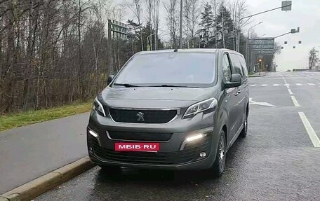 Peugeot Traveller I, 2018 год, 3 200 000 рублей, 6 фотография