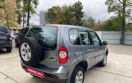 Chevrolet Niva I рестайлинг, 2017 год, 855 000 рублей, 4 фотография