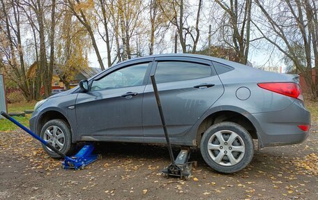 Hyundai Solaris II рестайлинг, 2011 год, 870 000 рублей, 3 фотография