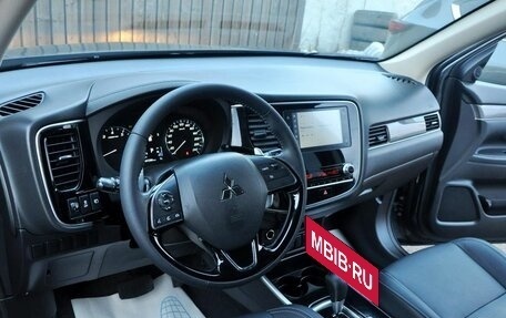 Mitsubishi Outlander III рестайлинг 3, 2021 год, 3 100 000 рублей, 9 фотография