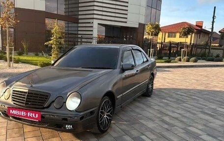 Mercedes-Benz E-Класс, 2001 год, 500 000 рублей, 2 фотография