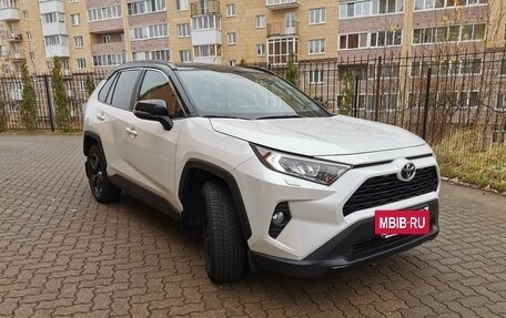 Toyota RAV4, 2021 год, 3 775 000 рублей, 10 фотография