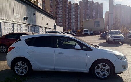 Opel Astra J, 2011 год, 700 000 рублей, 2 фотография