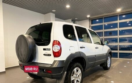 Chevrolet Niva I рестайлинг, 2017 год, 860 000 рублей, 3 фотография