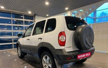 Chevrolet Niva I рестайлинг, 2017 год, 860 000 рублей, 5 фотография