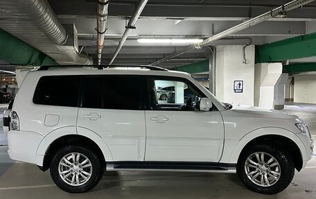 Mitsubishi Pajero IV, 2015 год, 3 499 000 рублей, 3 фотография