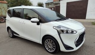 Toyota Sienta II, 2018 год, 1 690 000 рублей, 2 фотография