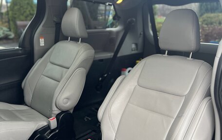 Toyota Sienna III, 2018 год, 3 500 000 рублей, 7 фотография