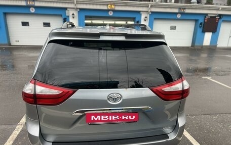 Toyota Sienna III, 2018 год, 3 500 000 рублей, 6 фотография