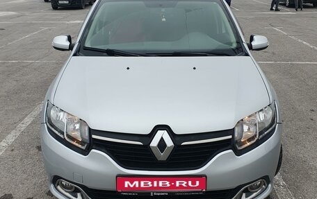 Renault Logan II, 2015 год, 750 000 рублей, 1 фотография