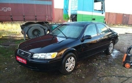 Toyota Camry, 2000 год, 600 000 рублей, 1 фотография