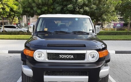 Toyota FJ Cruiser, 2014 год, 8 080 000 рублей, 2 фотография