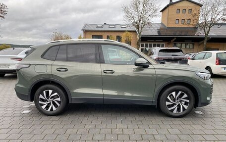 Volkswagen Tiguan II, 2024 год, 7 324 058 рублей, 5 фотография