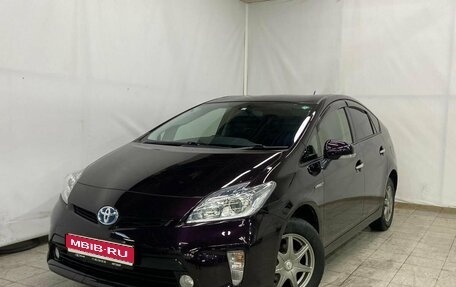 Toyota Prius IV XW50, 2015 год, 1 300 000 рублей, 1 фотография