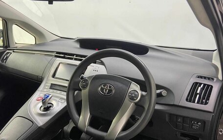 Toyota Prius IV XW50, 2015 год, 1 300 000 рублей, 9 фотография