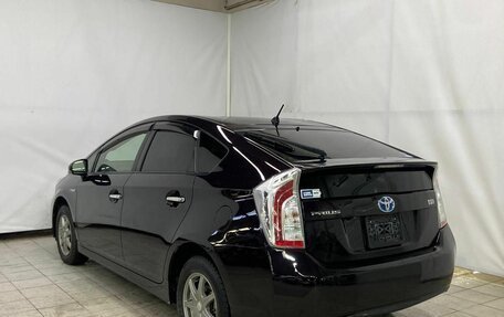 Toyota Prius IV XW50, 2015 год, 1 300 000 рублей, 7 фотография