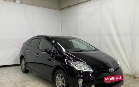 Toyota Prius IV XW50, 2015 год, 1 300 000 рублей, 3 фотография