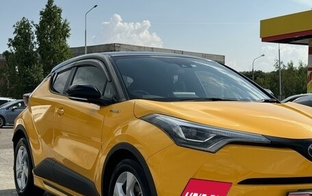 Toyota C-HR I рестайлинг, 2018 год, 1 980 000 рублей, 1 фотография