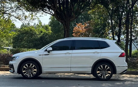 Volkswagen Tiguan II, 2021 год, 2 650 000 рублей, 5 фотография